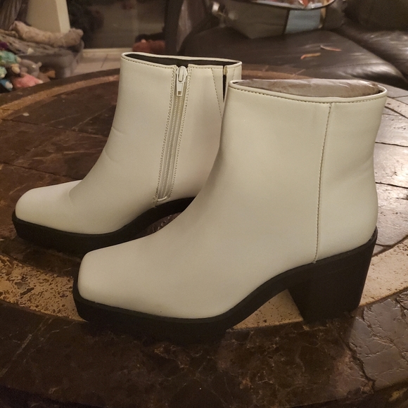 New York & Company Women's Alex Square Toe Bootie SZ 9 NWT - Picture 3 of 6
